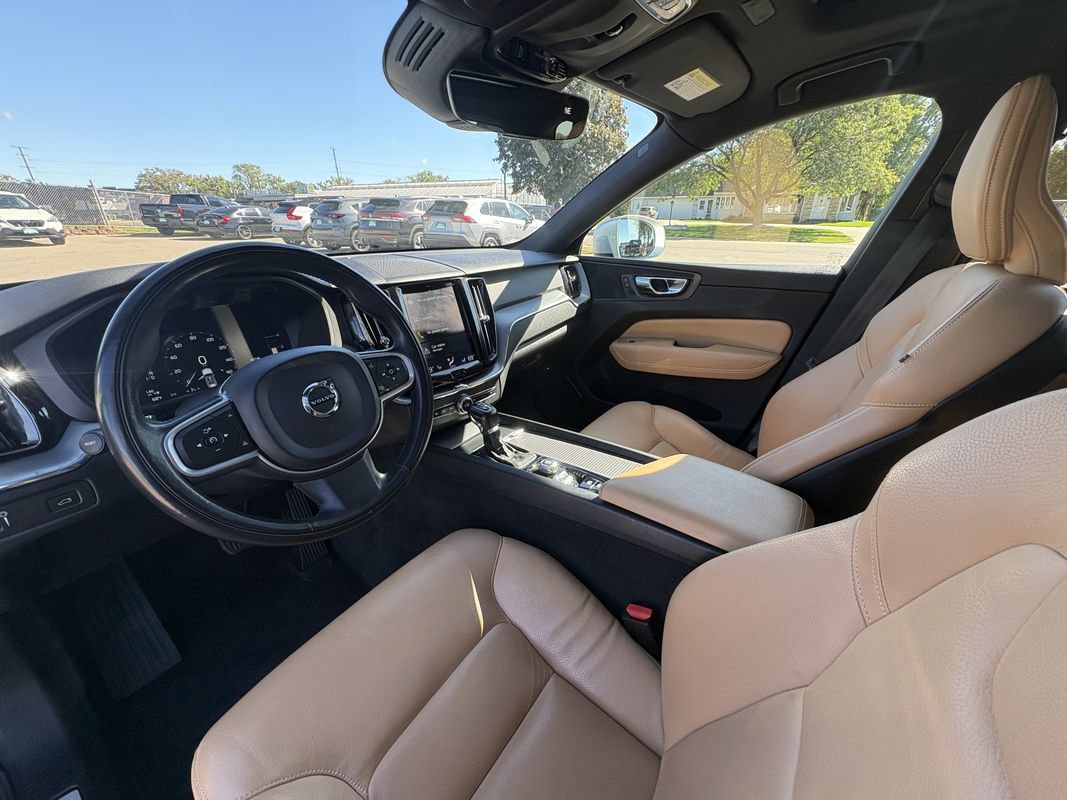 Used 2019 Volvo XC60 T6 Momentum w/ Premium Package AWD/4WD image 22