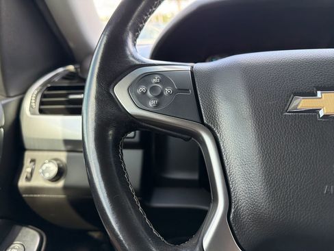 Used 2019 Chevrolet Suburban LS RWD image 25