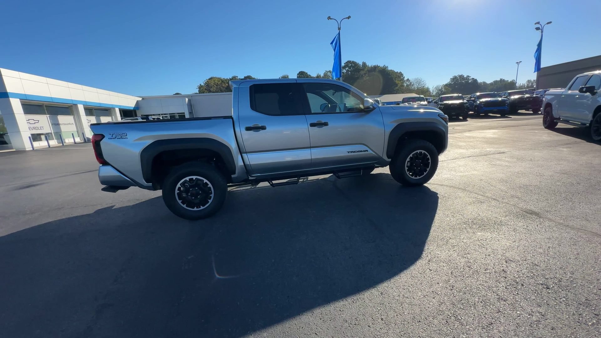 Used 2024 Toyota Tacoma TRD Off-Road AWD/4WD image 9