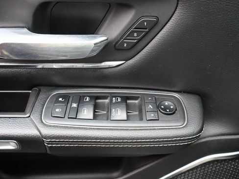 Used 2019 RAM 1500 Laramie image 10