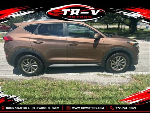 Used 2017 Hyundai Tucson SE Plus AWD/4WD image 4