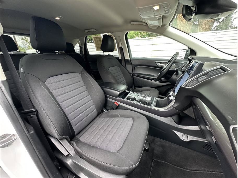 Used 2024 Ford Edge SE w/ Black Appearance Package AWD/4WD image 4