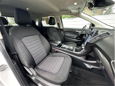 Used 2024 Ford Edge SE w/ Black Appearance Package AWD/4WD image 4