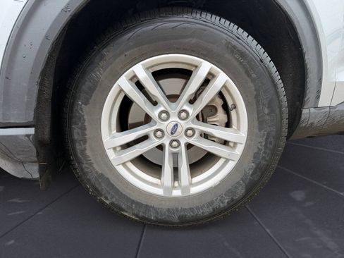 Used 2020 Ford Explorer XLT w/ Equipment Group 202A AWD/4WD image 14
