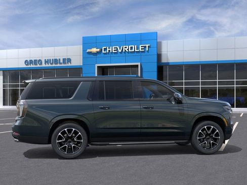 New 2026 Chevrolet Suburban RST AWD/4WD image 5
