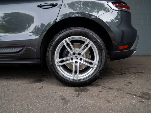 Used 2025 Porsche Macan Base image 23