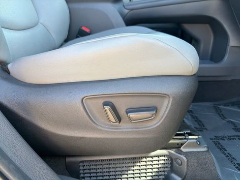 Used 2024 Toyota Sienna XLE image 31