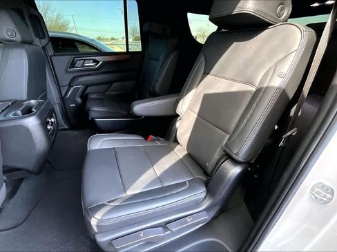 Used 2025 GMC Yukon XL Denali w/ Sun & Power Step Package image 21