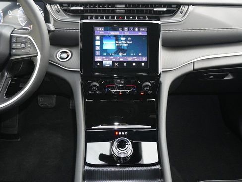 New 2025 Jeep Grand Cherokee L Altitude AWD/4WD image 8