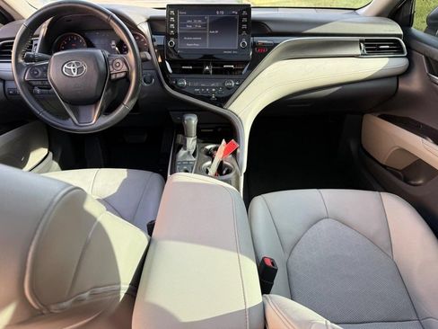 Used 2022 Toyota Camry XSE FWD image 11