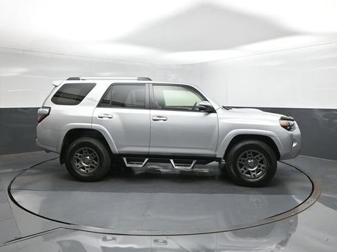 Used 2018 Toyota 4Runner TRD Off-Road Premium AWD/4WD image 15