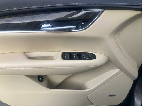 Used 2018 Cadillac XT5 AWD image 15