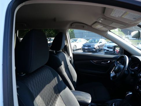 Used 2018 Nissan Rogue SV w/ Premium Package AWD/4WD image 29