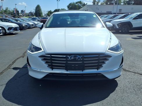 Used 2023 Hyundai Sonata SE w/ Preferred Accessory Package FWD image 2