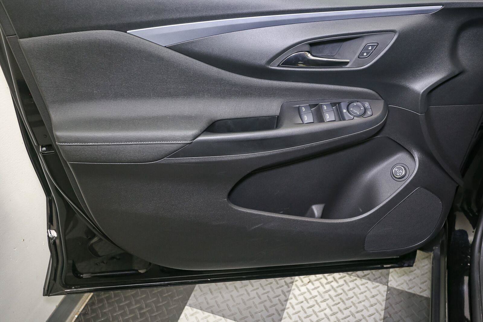 Used 2025 Buick Envista Preferred w/ Convenience I Package FWD image 38