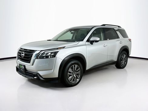 Used 2025 Nissan Pathfinder SV AWD/4WD image 3