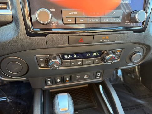 Used 2022 Nissan Frontier SV image 19