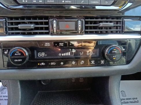 Used 2022 Nissan Pathfinder SV w/ SV Premium Package AWD/4WD image 23