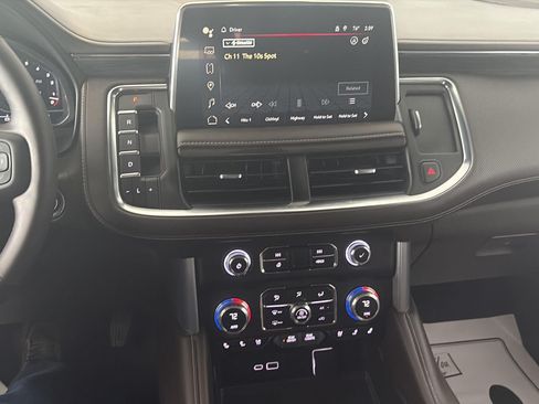 Used 2023 GMC Yukon XL SLT w/ SLT Luxury Package AWD/4WD image 18