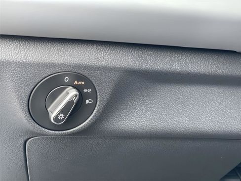 New 2025 Volkswagen Jetta SE image 21