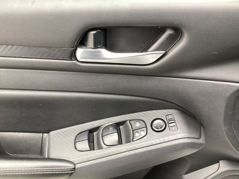 Used 2024 Nissan Altima 2.5 SV image 10