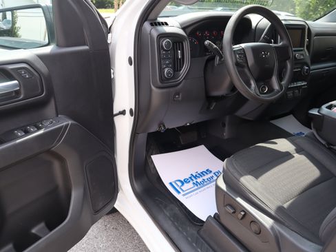Used 2022 Chevrolet Silverado 1500 Custom Trail Boss AWD/4WD image 3