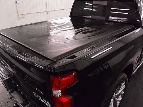 Used 2020 Chevrolet Silverado 1500 High Country w/ Technology Package AWD/4WD image 8