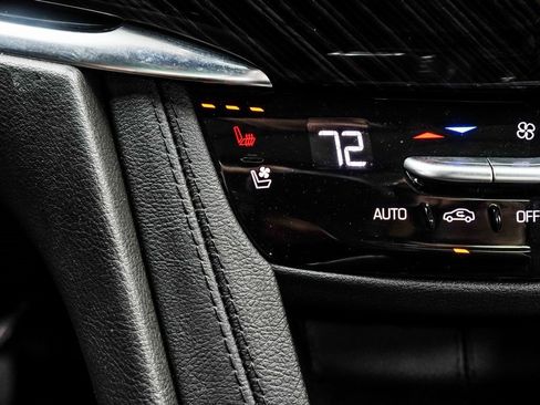 Used 2025 Cadillac XT6 Premium Luxury image 25