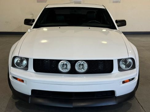 Used 2005 Ford Mustang GT RWD image 3