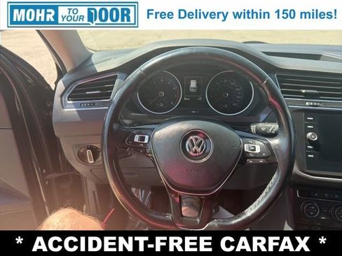 Used 2018 Volkswagen Tiguan SE AWD/4WD image 18