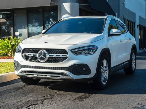 Used 2022 Mercedes-Benz GLA 250 4MATIC w/ Premium Package image 3