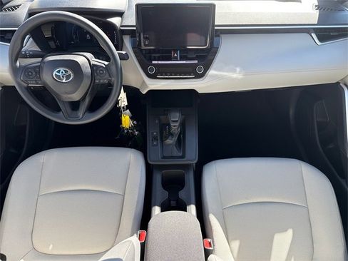 Used 2026 Toyota Corolla Cross L image 11