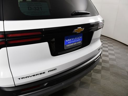 Used 2026 Chevrolet Traverse LT image 15