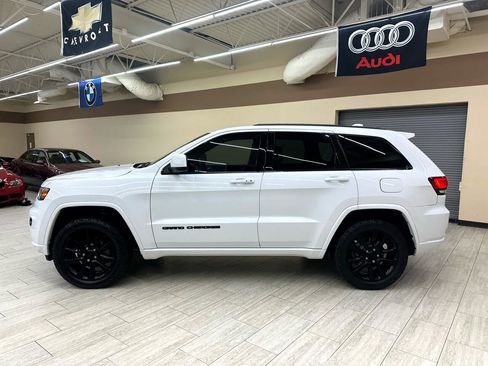 Used 2019 Jeep Grand Cherokee Altitude image 10