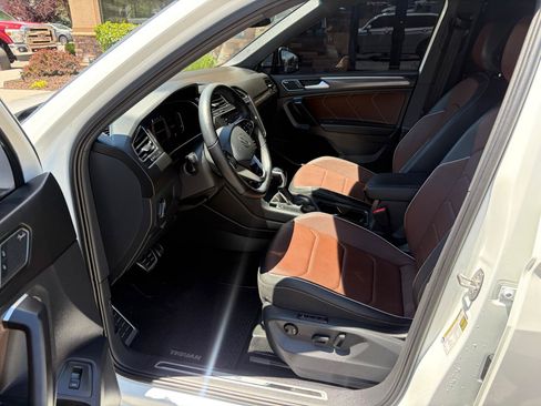 Used 2023 Volkswagen Tiguan SEL R-Line AWD/4WD image 4
