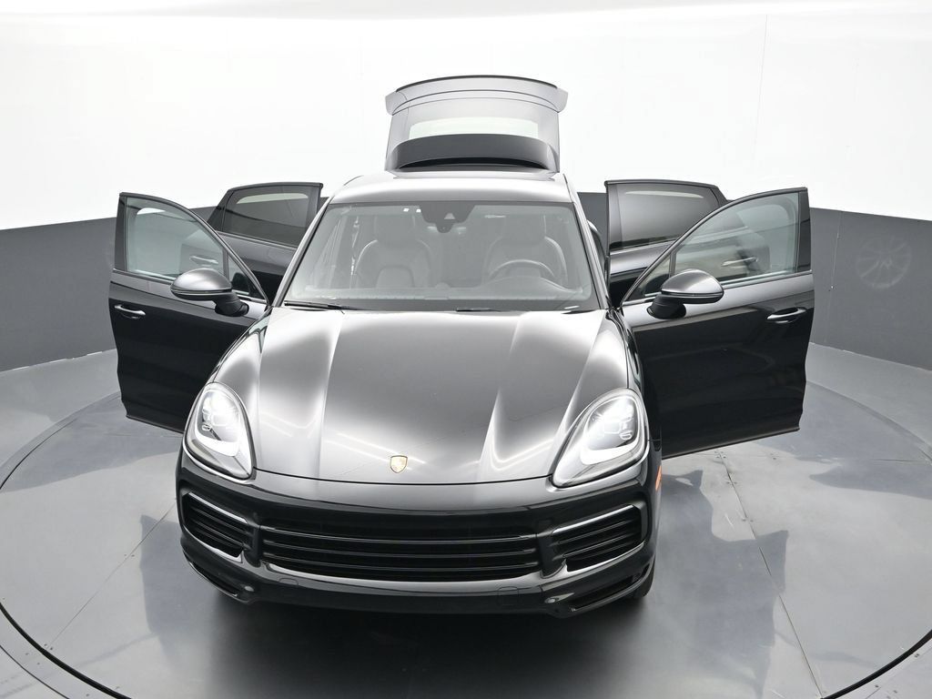 Certified 2023 Porsche Cayenne Coupe w/ Premium Package AWD/4WD image 32