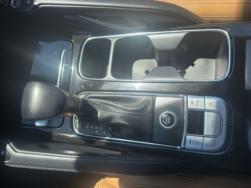 Used 2021 Kia Telluride SX w/ Towing Package FWD image 22