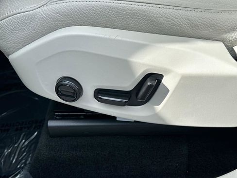 Used 2023 Volvo XC90 T8 Plus image 22