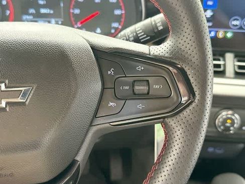 Used 2025 Chevrolet Trax RS FWD image 9