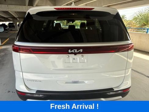 Used 2024 Kia Carnival LX FWD image 18