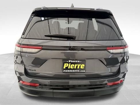 Used 2023 Jeep Grand Cherokee Altitude image 3