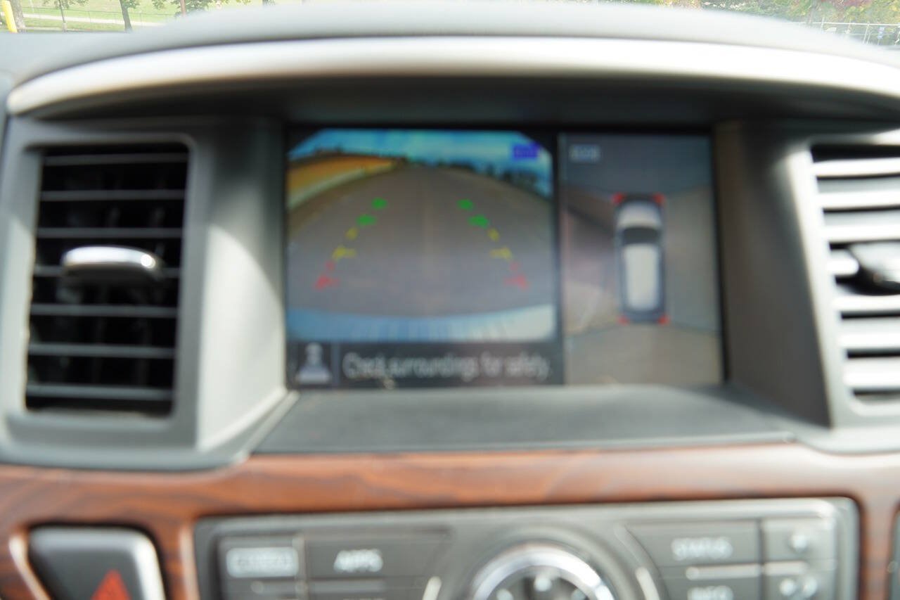 Used 2017 Nissan Pathfinder Platinum w/ Cargo Package AWD/4WD image 22