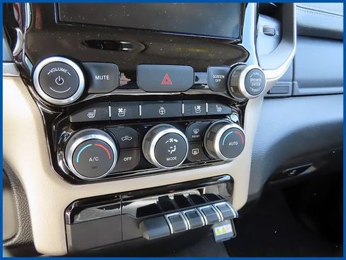 Used 2022 RAM 1500 Laramie AWD/4WD image 19
