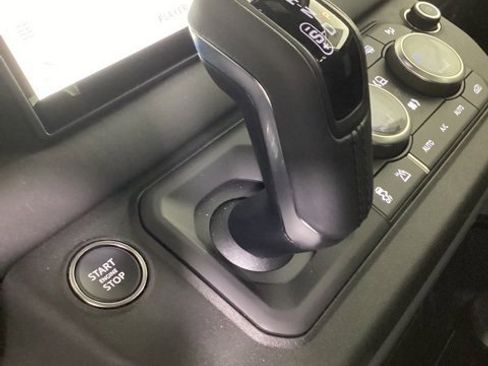 Used 2025 Land Rover Defender 90 S image 15