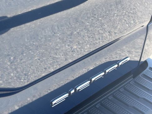 Certified 2025 GMC Sierra 1500 Denali w/ Technology Package AWD/4WD image 9