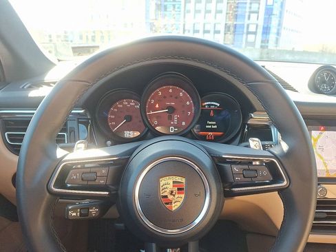 Used 2025 Porsche Macan image 24