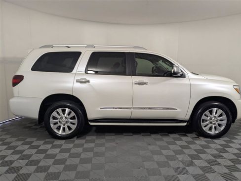 Used 2018 Toyota Sequoia Platinum image 4
