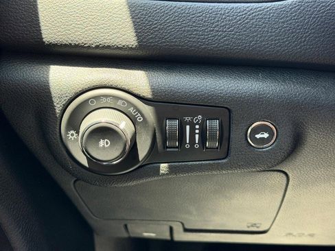 Used 2015 Chrysler 200 C w/ Navigation & Sound Group I FWD image 18