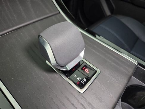 New 2026 Land Rover Range Rover Velar Dynamic SE image 23