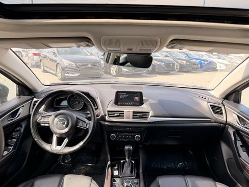 Used 2018 MAZDA MAZDA3 Touring image 22